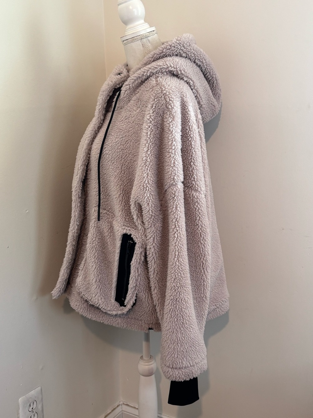 Varley Montalvo Sherpa Jacket In Soft Lavender Size Medium NWT - Picture 4 of 7